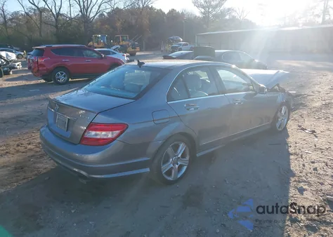 2011 Mercedes-Benz C 300 Luxury 4Matic/Sport 4Matic из США, поврежденный, VIN WDDGF8BB8BR165082